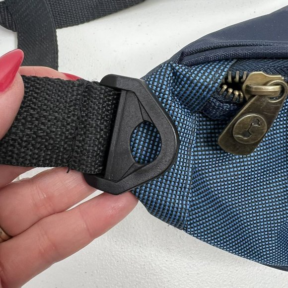 Universal Studios Fanny Pack Adjustable Waist Belt Bag Zippered Pockets Navy OS - Picture 6 of 16